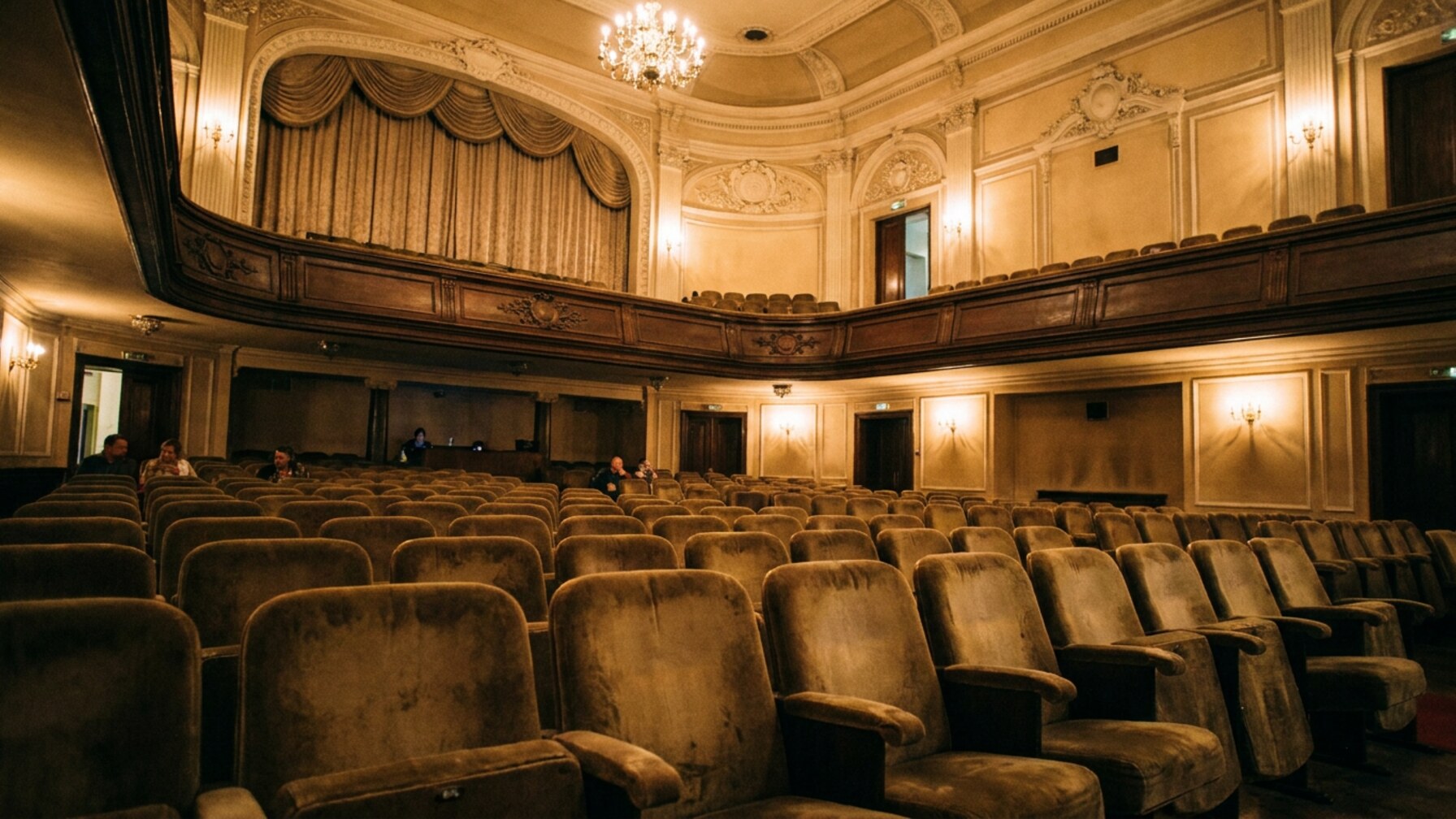 A Guide to Bakersfield’s Thriving Theater Scene: Must-See Performances and Visitor Tips